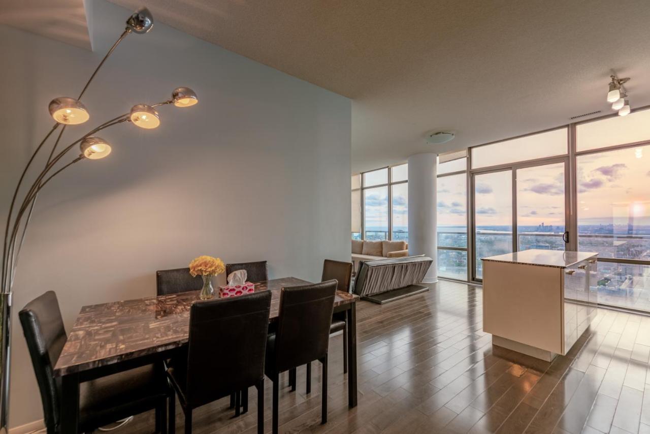 Unbelievable Penthouse View With 3 Bedrooms 토론토 외부 사진