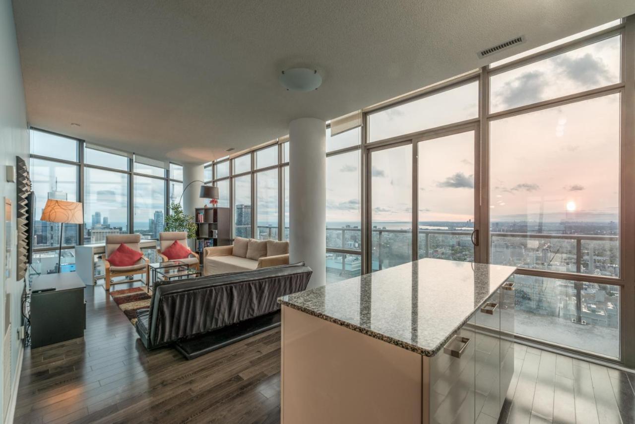Unbelievable Penthouse View With 3 Bedrooms 토론토 외부 사진