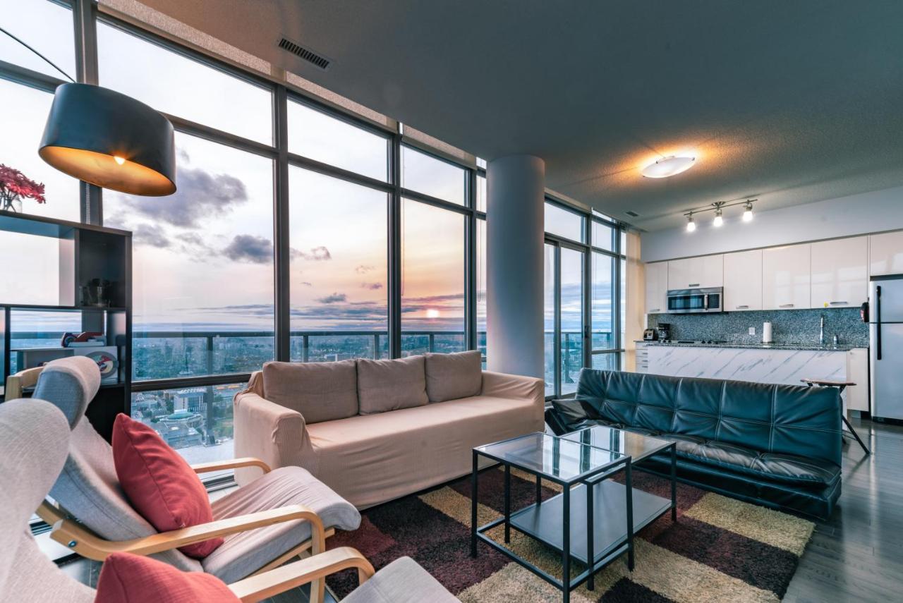 Unbelievable Penthouse View With 3 Bedrooms 토론토 외부 사진