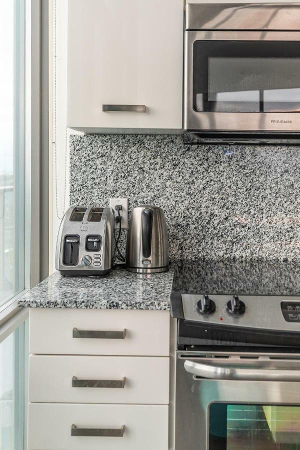 Unbelievable Penthouse View With 3 Bedrooms 토론토 외부 사진